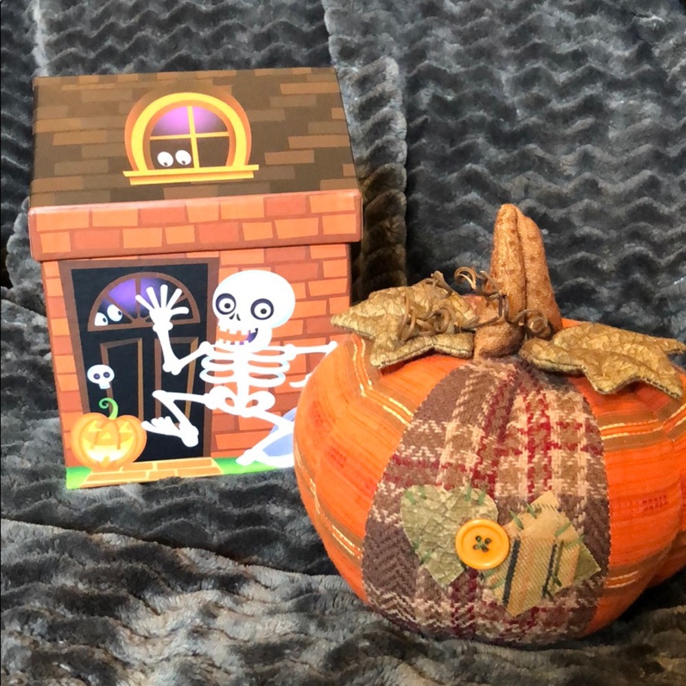 decorative pumpkin & box